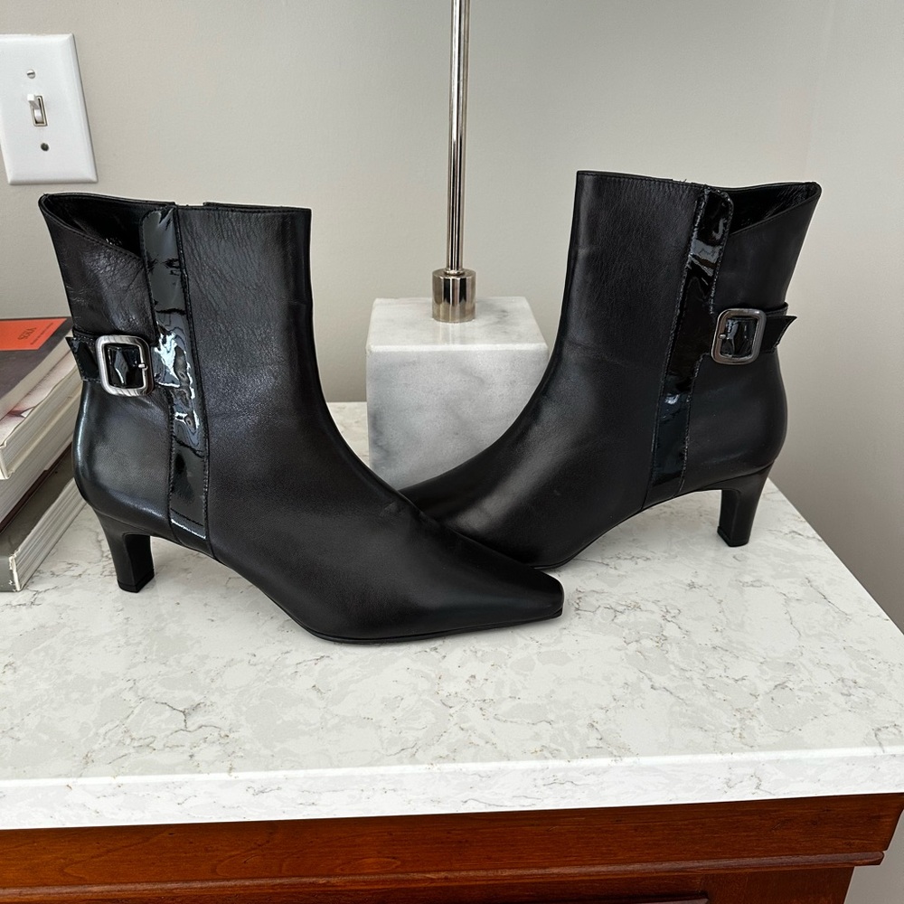 Elegant Black Ankle Boots - Picture 3 of 5